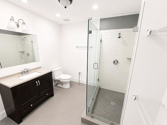 5th image of 719 SW 7th St #2