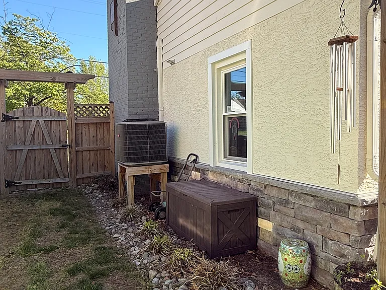 466 Manor Rd — Photo 29