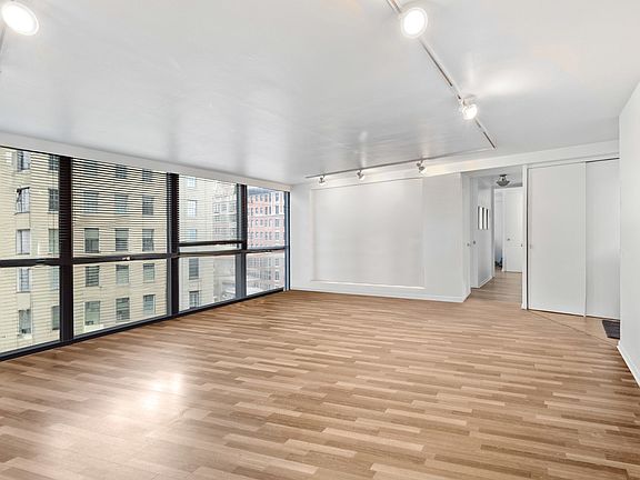 5th image of 910 N Lake Shore Dr APT 918
