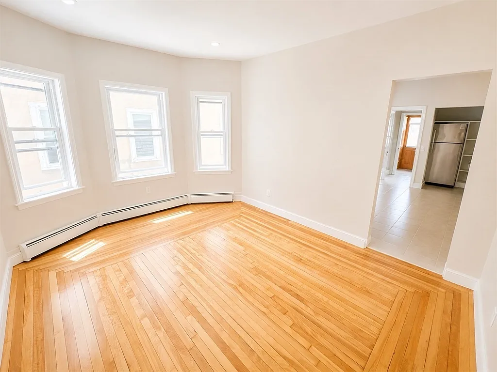 5 bed, 2.0 bath, 1500 sqft, $5,995 — Photo 3