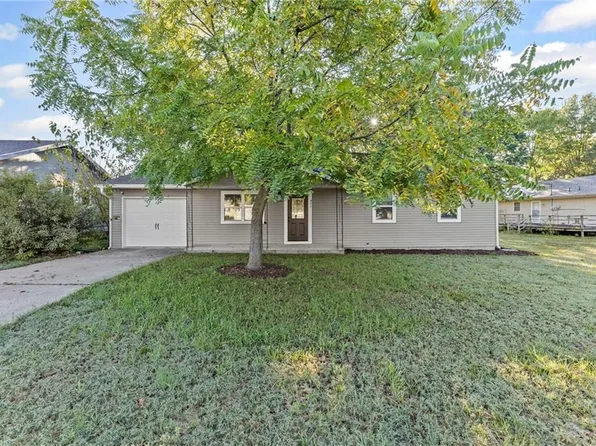 911 N Spruce St, Ottawa, KS 66067