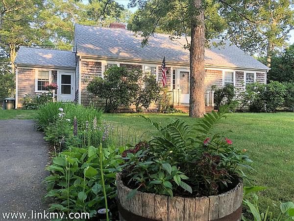cozy cape on large lot