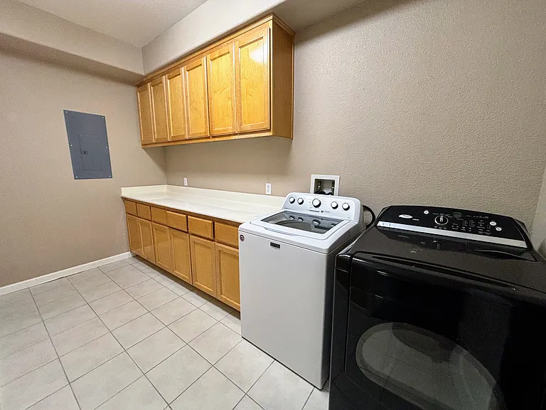 378 Roundhill Dr — Photo 23