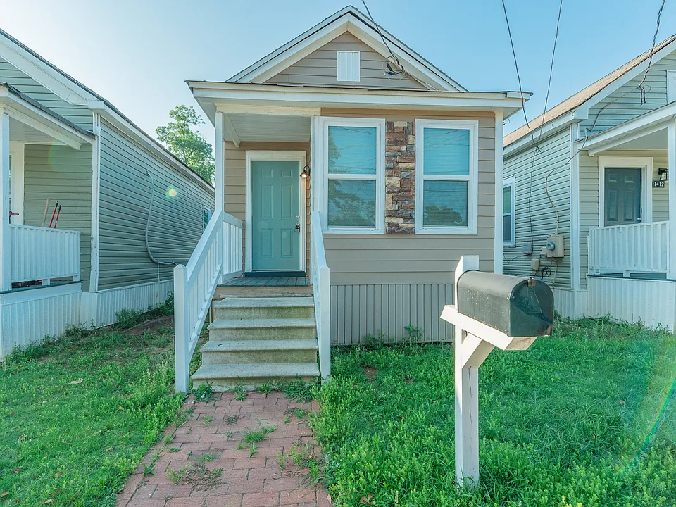 1410 Maple St