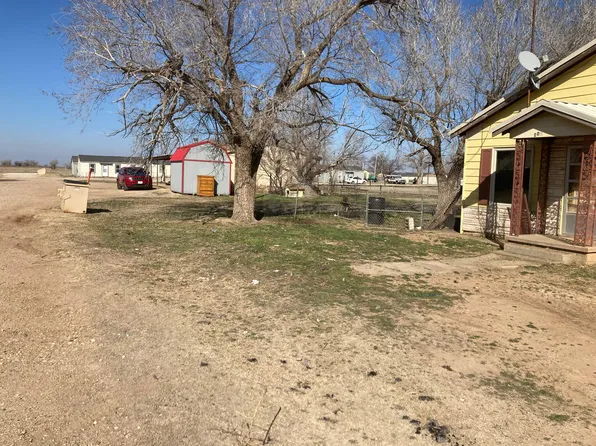 216 1st St, Lockney, TX 79241