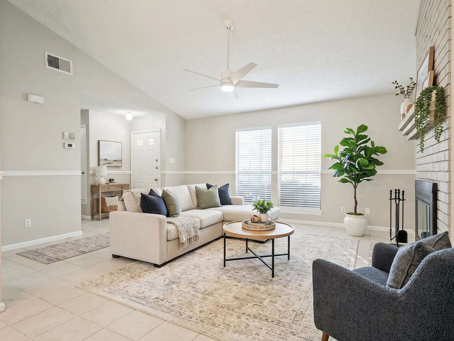 3 bed, 1347 sqft, $2,550 — Photo 3