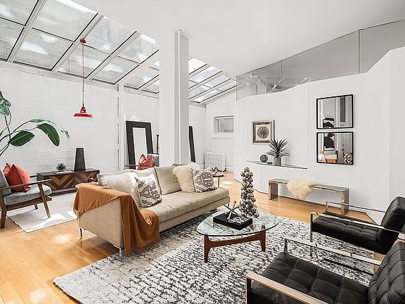 2nd image of 147 W 22nd St APT 1W