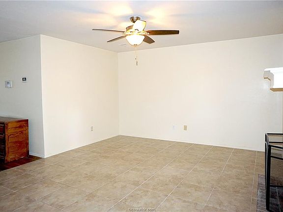 4th image of 1904 Dartmouth St APT Q3