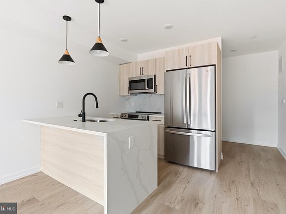 2nd image of 208 Vine St #2B