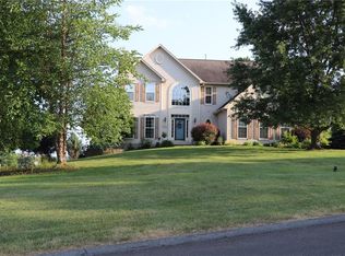 139 Raspberry Ln, Camillus, NY 13031