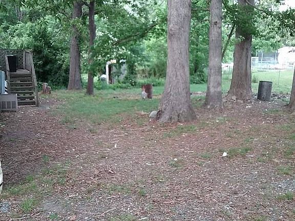 ( Back Yard) Very quiet neighborhood. Yet minutes away from