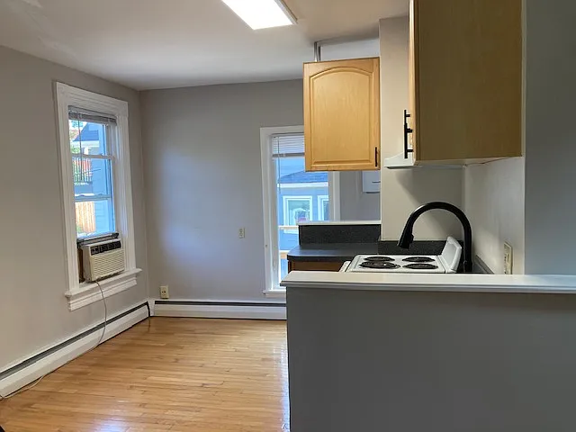 303 E Madison St #4 — Photo 1