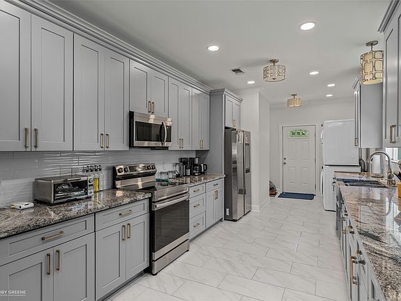 3rd image of 329 Wilkinson St
