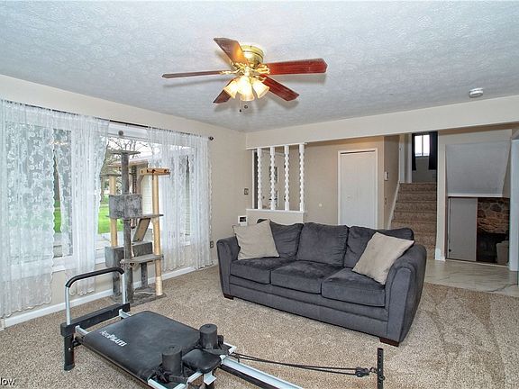 5th image of 28135 Wisteria Dr