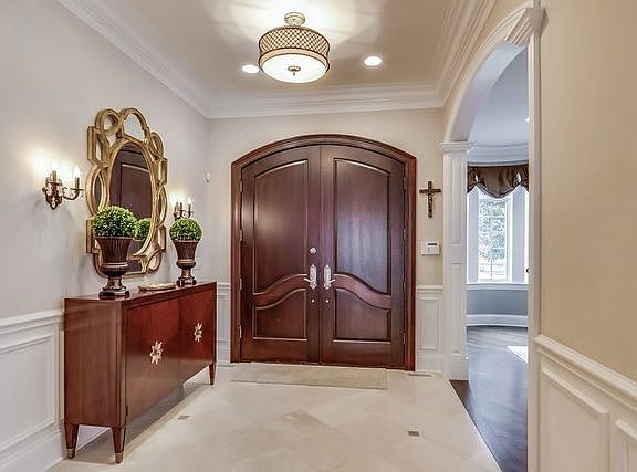 2nd image of 400 S Hill Ave
