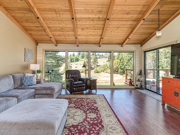 4th image of 832 Dogwood Dr