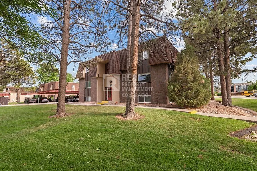 Comfortable Southeast Denver Condo with Private Balcony & Community Amenities — Photo 2