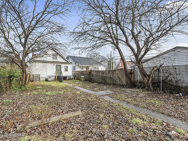 1456 Beech St — Photo 34