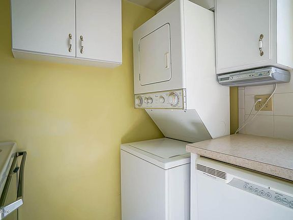 4th image of 1531 SE 25th St APT C