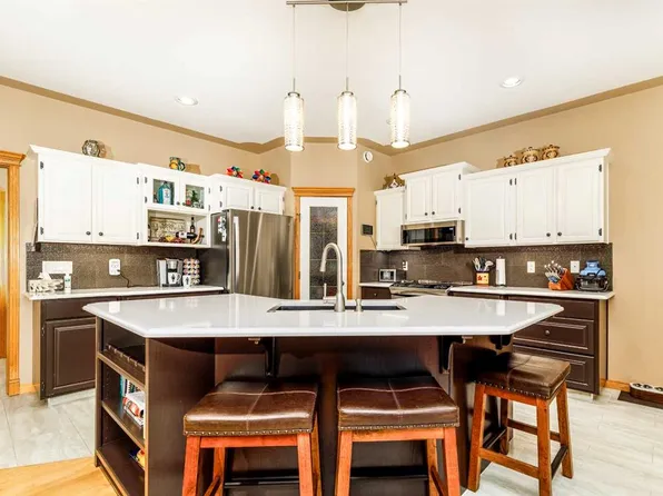 111 NE Adams Close, Red Deer, AB T4R 3C7