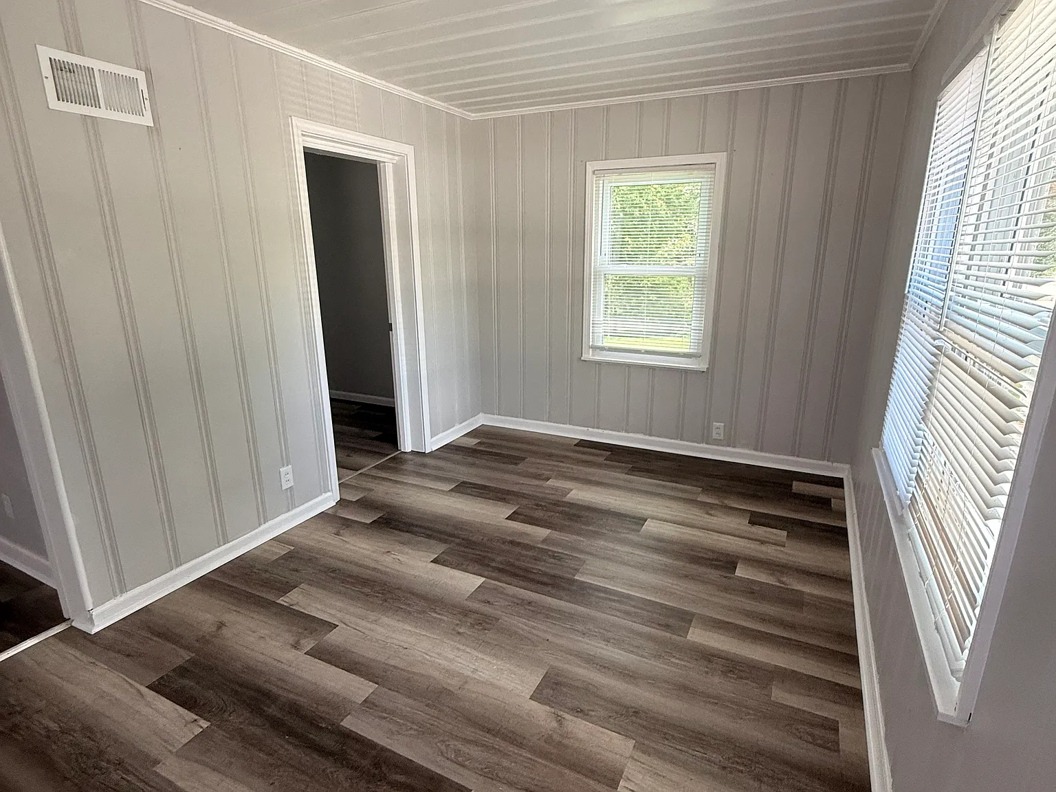 3 bed, 1200 sqft, $1,500 — Photo 2