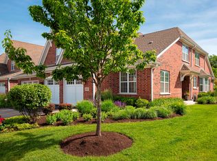 2158 Washington Dr, Northbrook, IL 60062