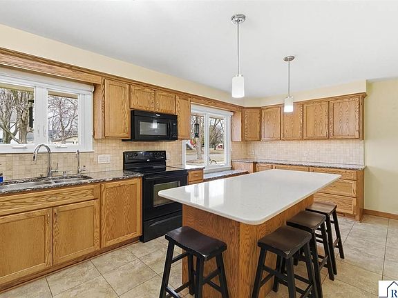 2nd image of 205 3rd Ave SE