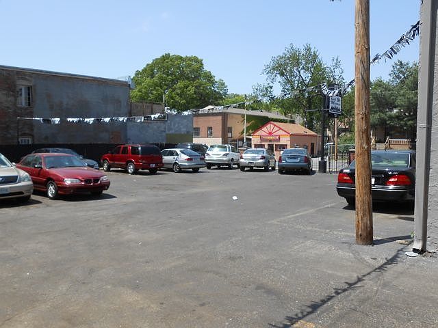 1st image of 817 E 31st St