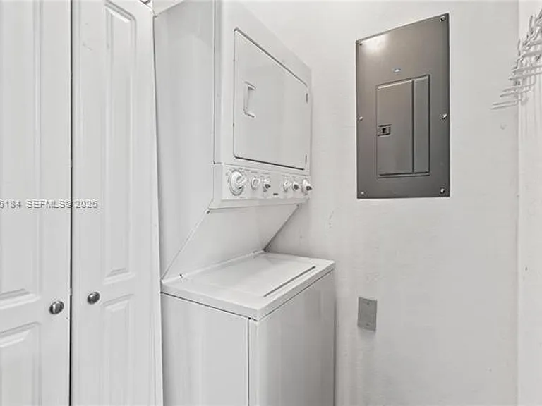 8862 W Flagler St #Townhouse 8 — Photo 13