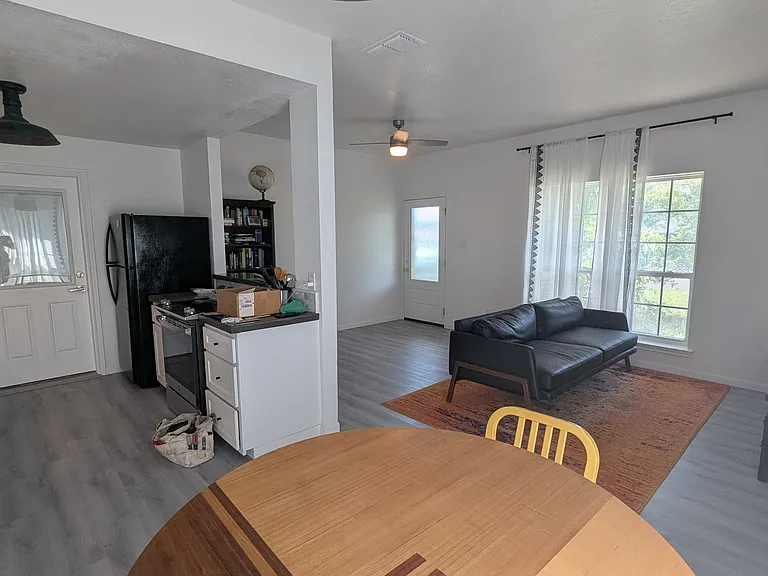 116 Bellair Dr — Photo 3