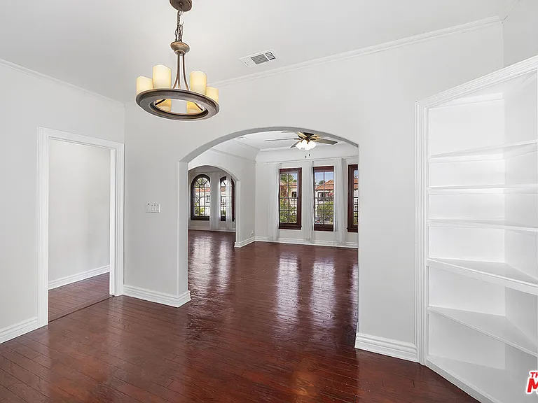 1150 S Tremaine Ave — Photo 5