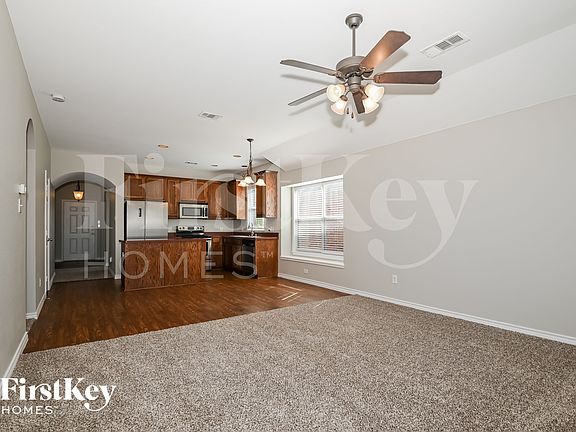 4th image of 1309 Honeywood Ln