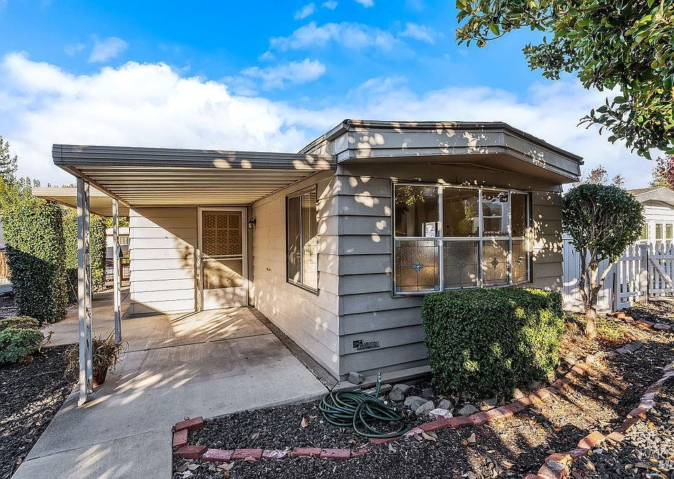 1st image of 42 Shadyleaf Court