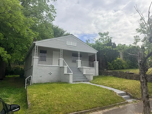 327 11th Ct W — Photo 1