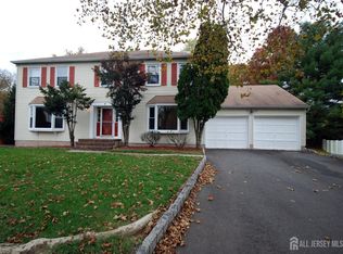 6 Heather Ln, Middlesex, NJ 08846