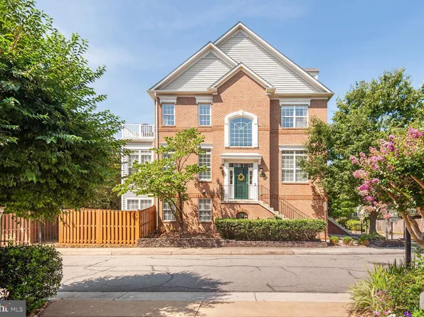 2429 Gorgas Pl, Alexandria, VA 22311