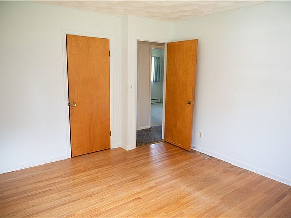 5th image of 87 E Main St