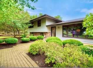 10260 E Washington St, Chagrin Falls, OH 44023
