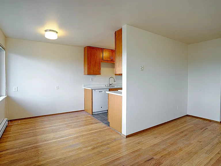 Dolores Manor Apartments — Photo 21