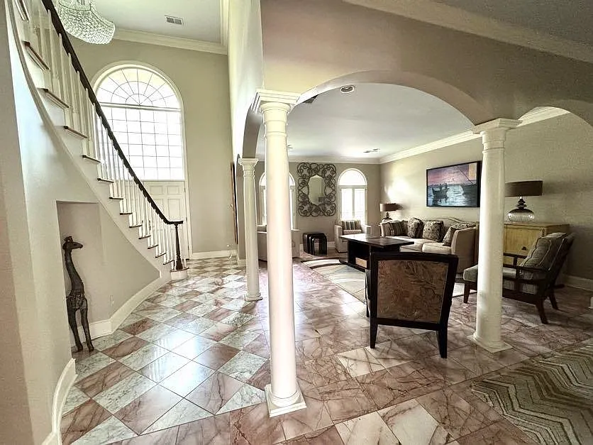 5 bed, 6.0 bath, 6013 sqft, $5,000 — Photo 4