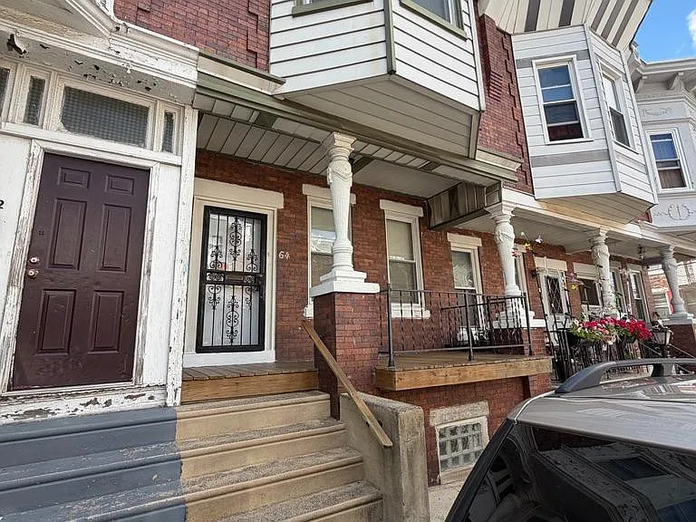 64 W Sharpnack St — Photo 1