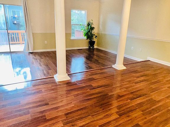 5th image of 530 Kalmia Sq NE