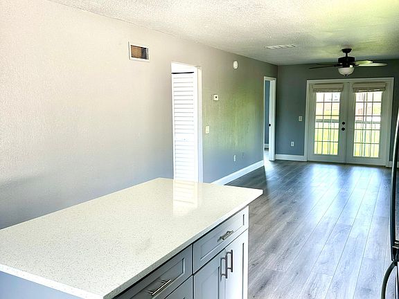 4th image of 113 Cory Ln #1