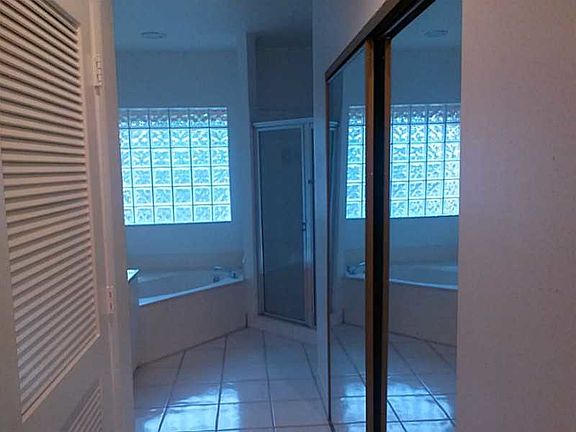 4th image of 16387 Malibu Dr