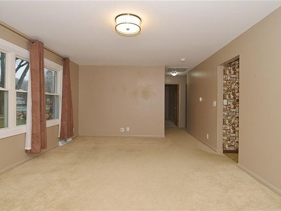 4th image of 513 Woodview Dr