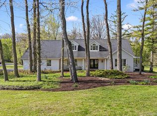 7035 Ten Hill Rd, West Bloomfield, MI 48322