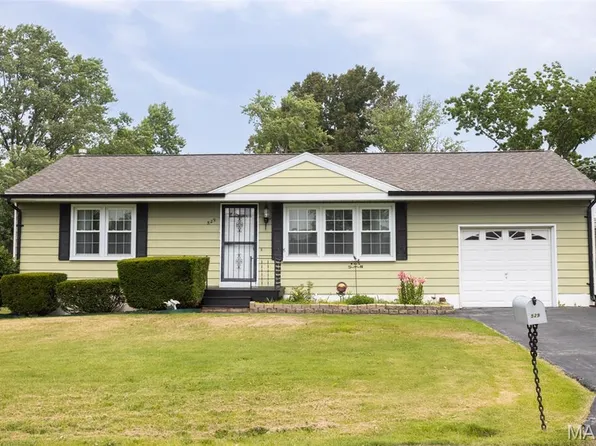 529 Maple Meadows Dr, Arnold, MO 63010