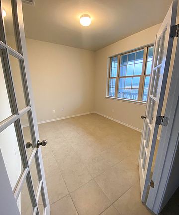 4th image of 109 Cypress Hills Dr