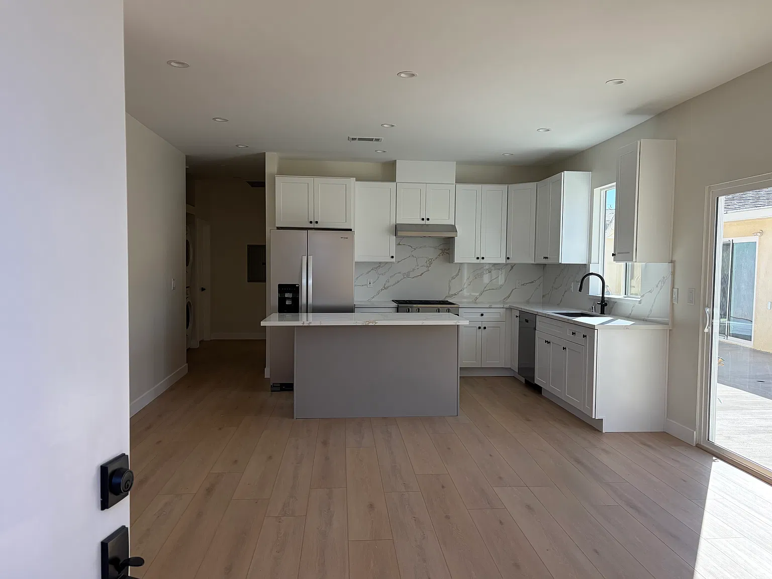 3 bed, 1182 sqft, $3,700 — Photo 1