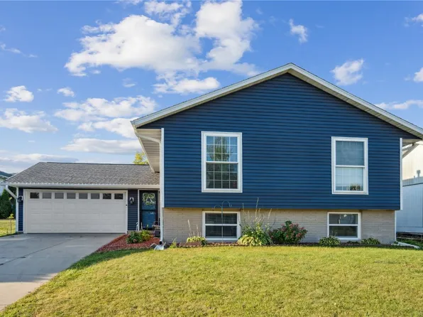 4825 Fruitwood Ln NW, Cedar Rapids, IA 52405